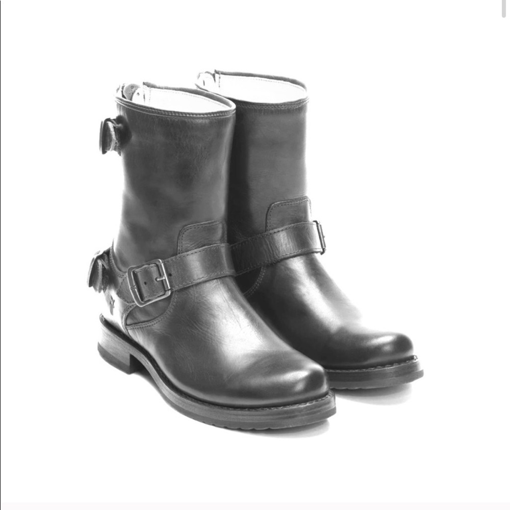 Frye - Veronica Back Zip Short Boot